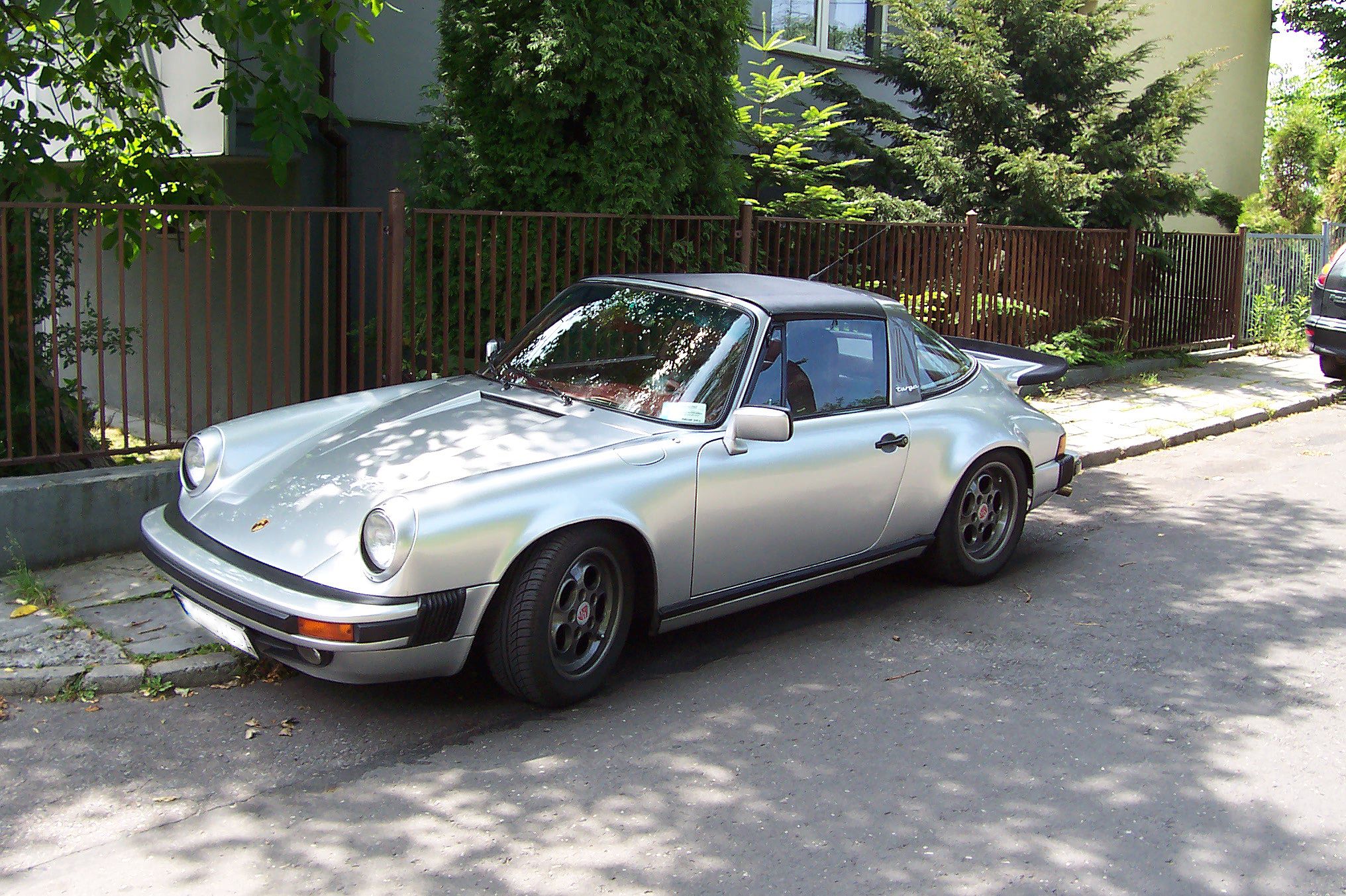 Porsche 911 Targa argintiu
